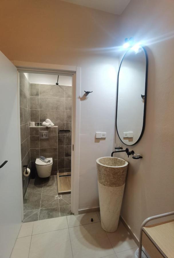 Noon Beyond Accommodation Pollonia Ngoại thất bức ảnh